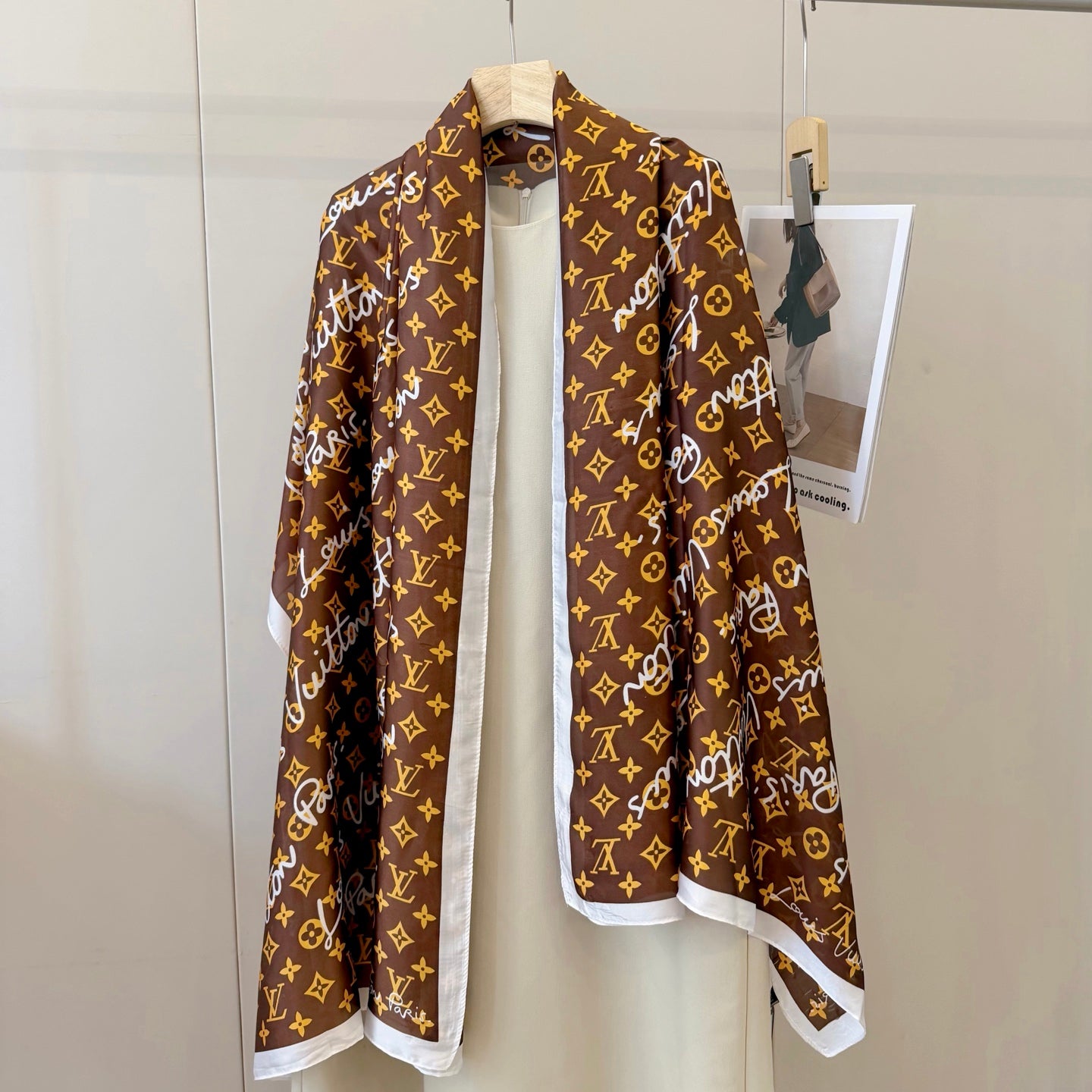 Fashionable Four-Leaf Clover Pattern Silk Scarf