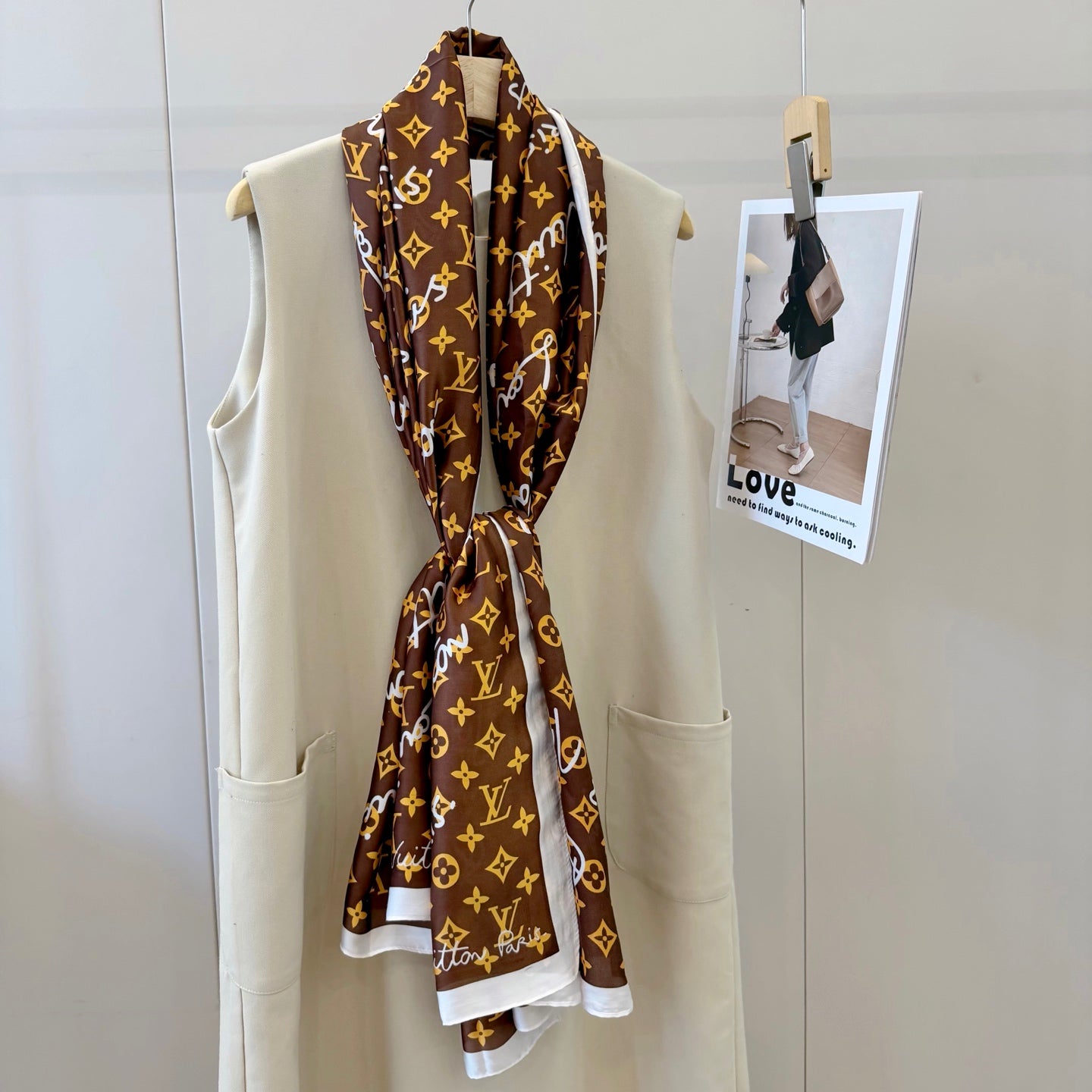 Fashionable Four-Leaf Clover Pattern Silk Scarf