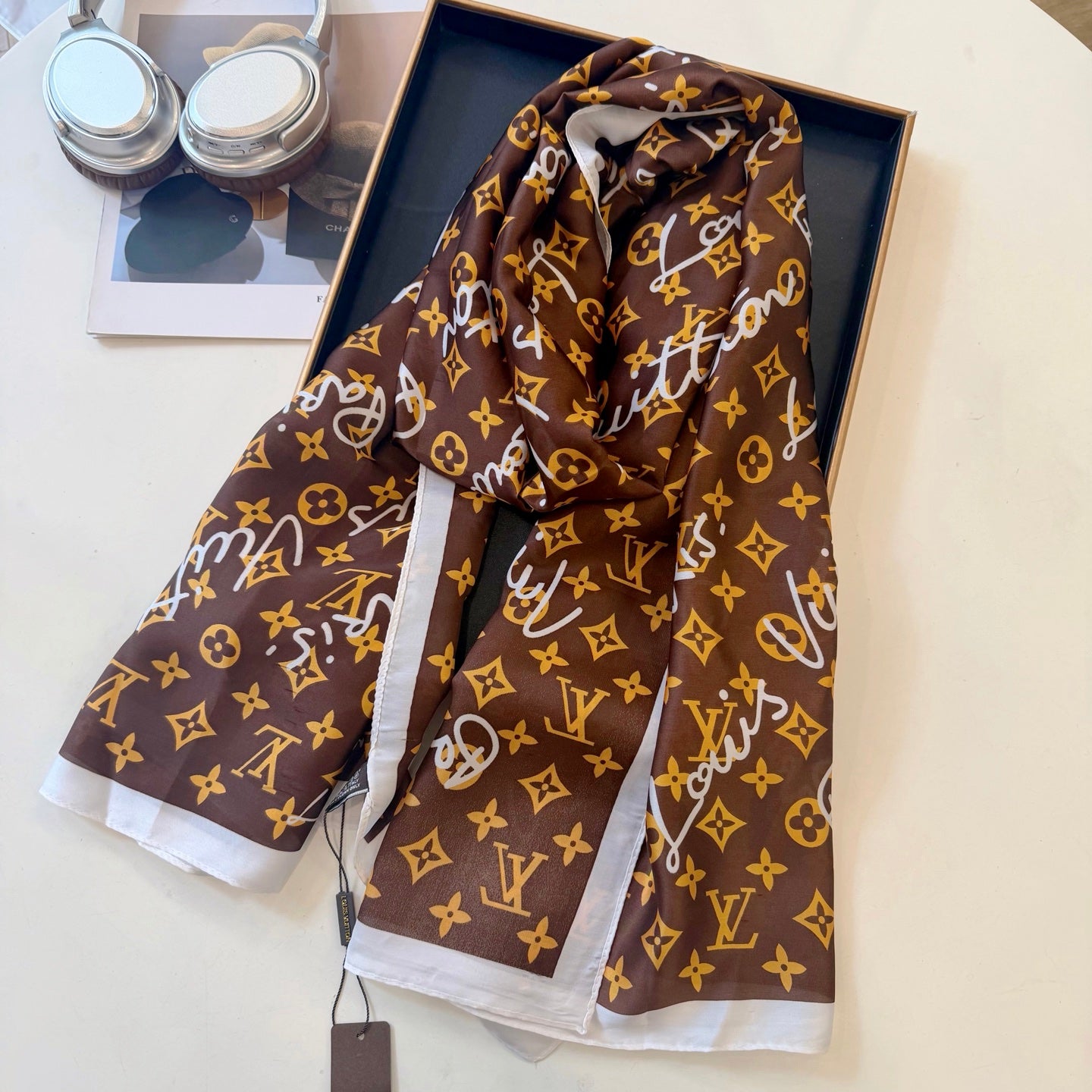 Fashionable Four-Leaf Clover Pattern Silk Scarf