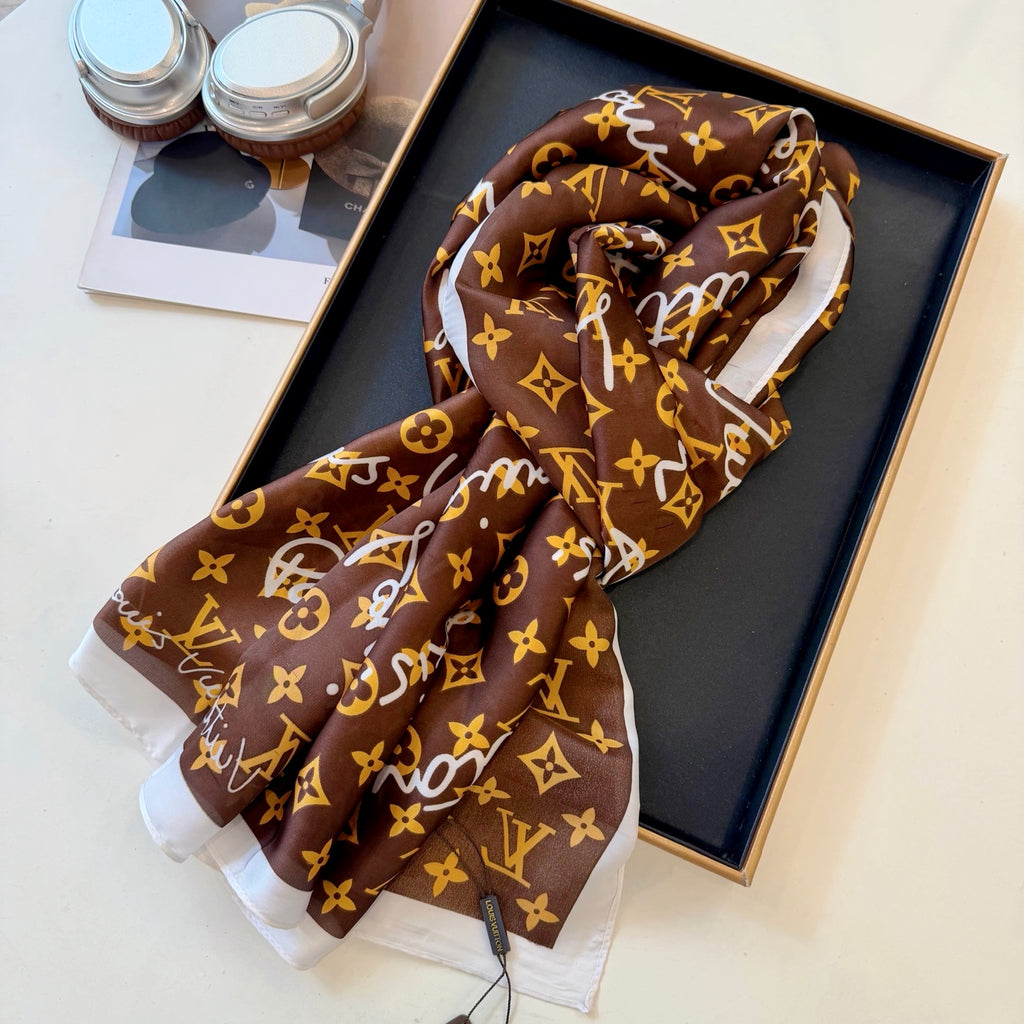 Fashionable Four-Leaf Clover Pattern Silk Scarf
