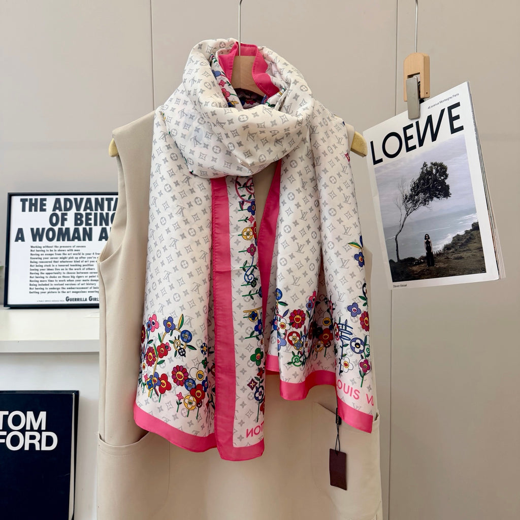 Fashionable Four-Leaf Clover Pattern Silk Scarf
