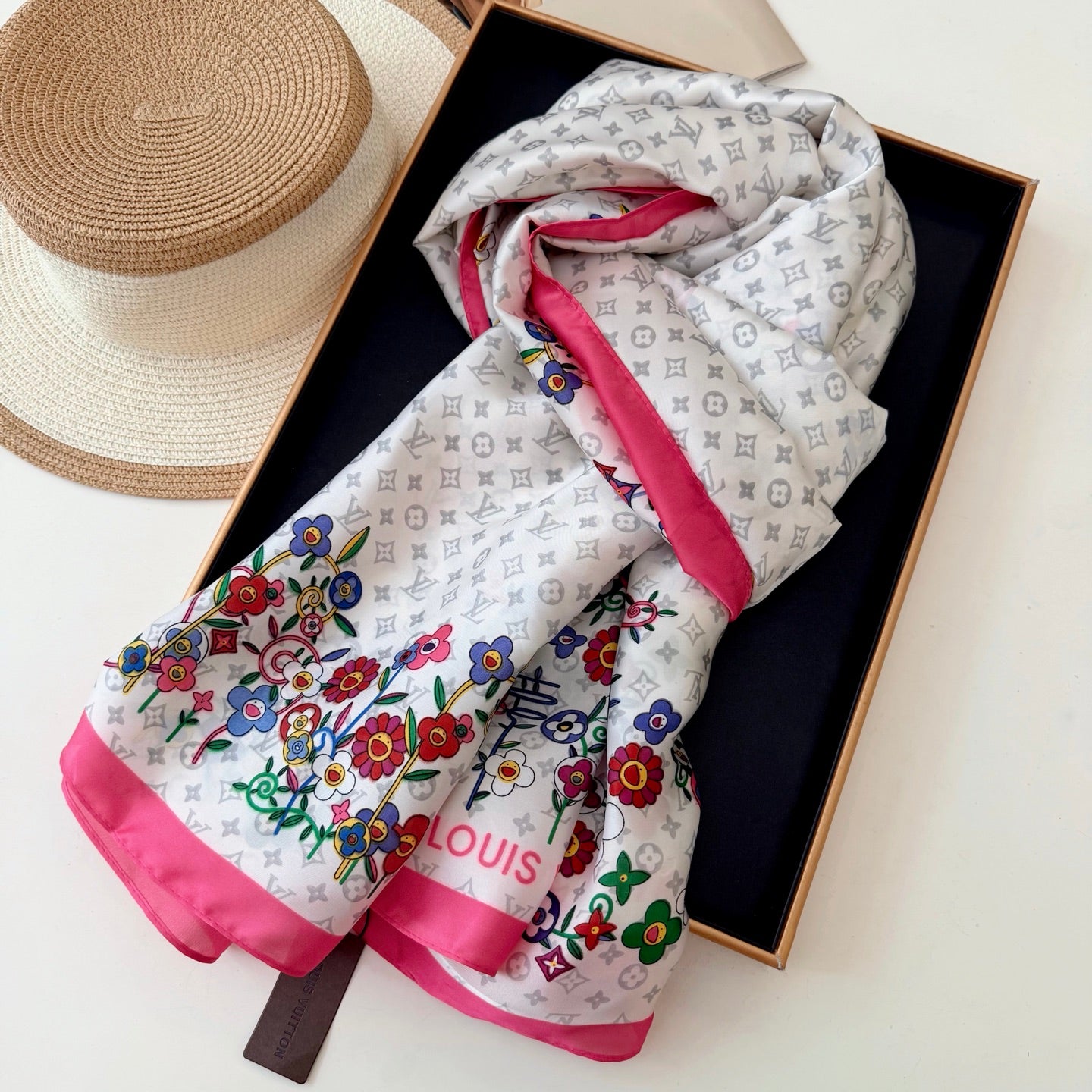 Fashionable Four-Leaf Clover Pattern Silk Scarf
