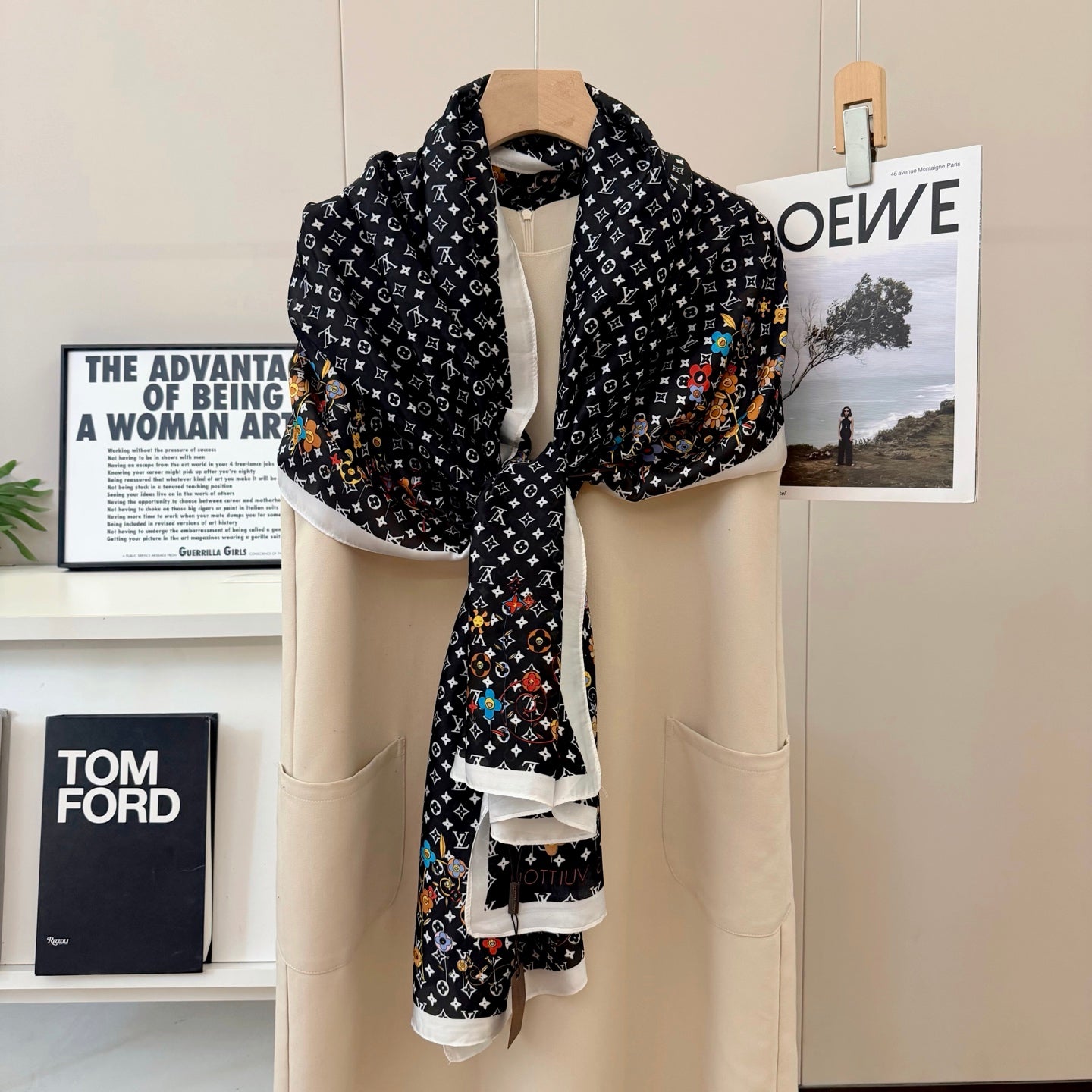 Fashionable Four-Leaf Clover Pattern Silk Scarf