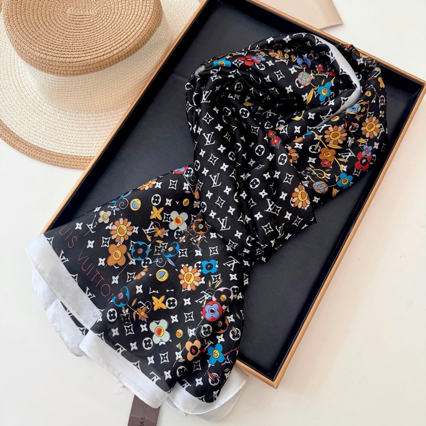 Fashionable Four-Leaf Clover Pattern Silk Scarf