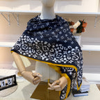 Fashionable Four-Leaf Clover Pattern Silk Scarf