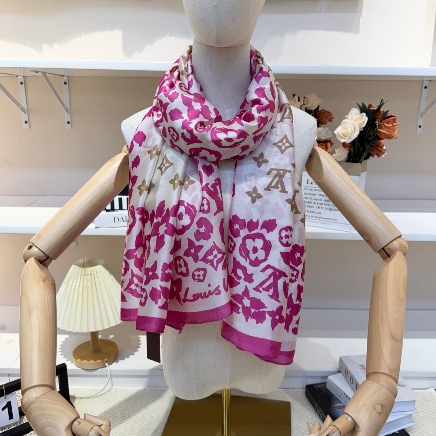 Fashionable Four-Leaf Clover Pattern Silk Scarf