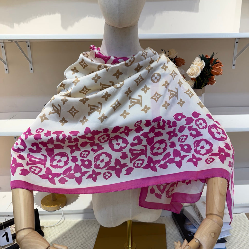 Fashionable Four-Leaf Clover Pattern Silk Scarf