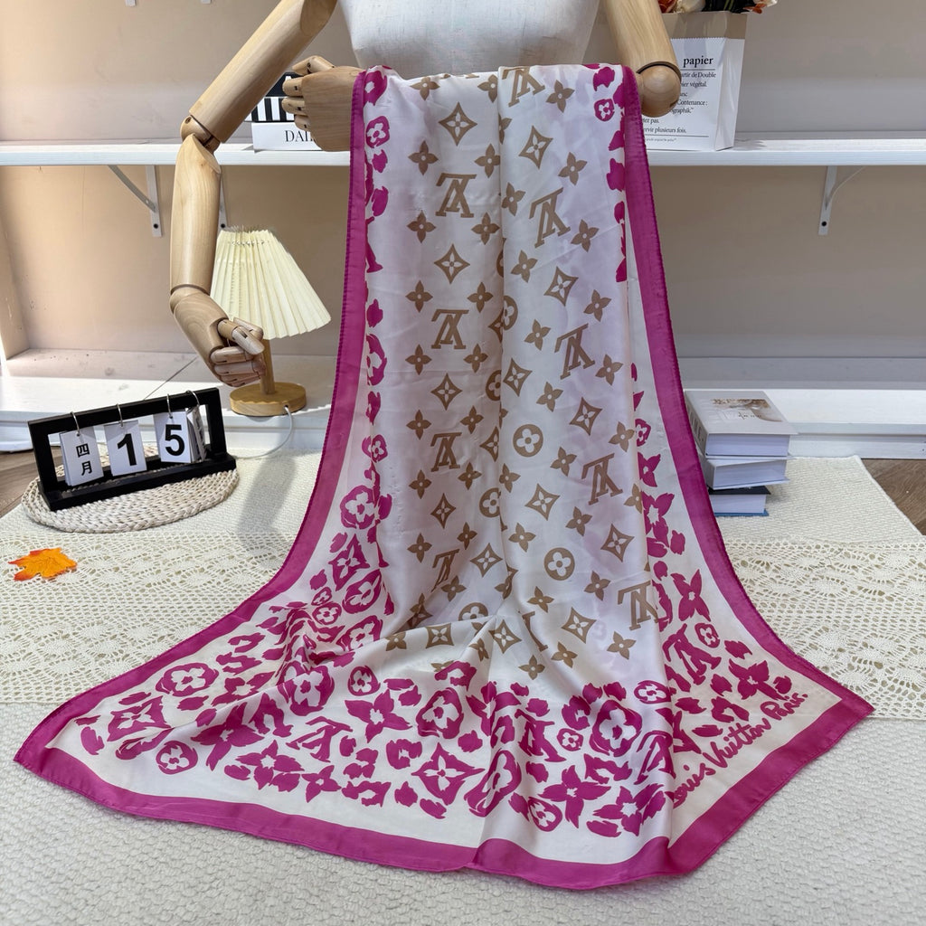 Fashionable Four-Leaf Clover Pattern Silk Scarf