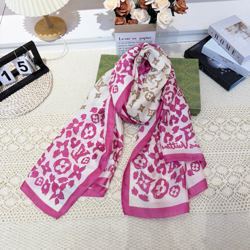 Fashionable Four-Leaf Clover Pattern Silk Scarf