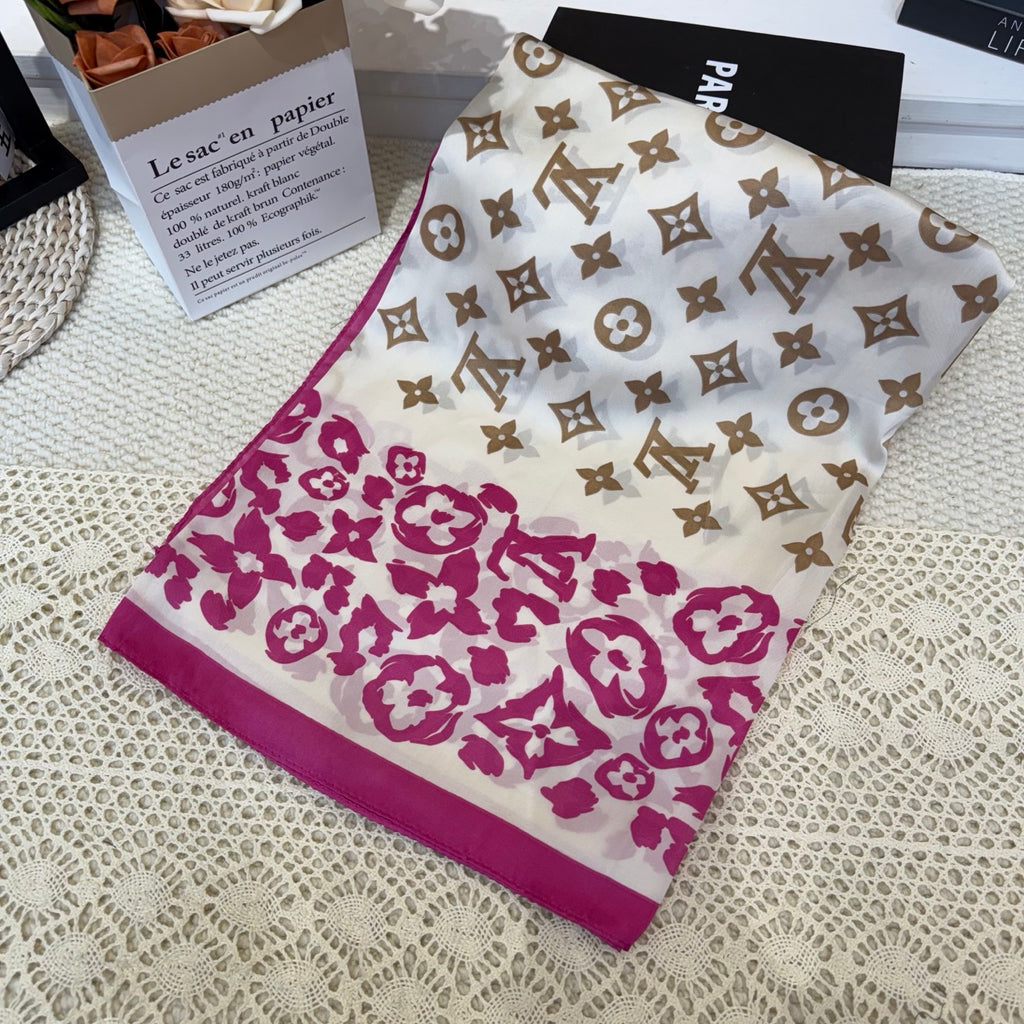 Fashionable Four-Leaf Clover Pattern Silk Scarf