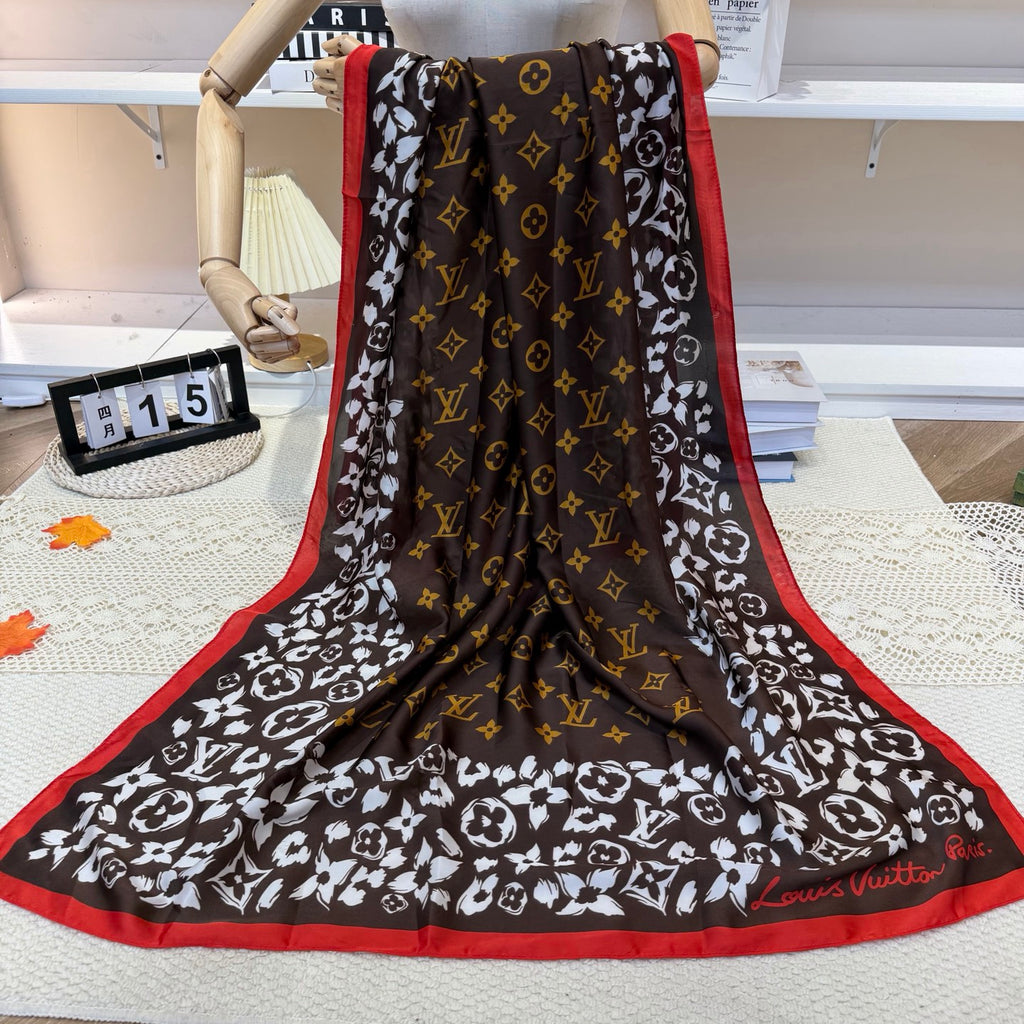Fashionable Four-Leaf Clover Pattern Silk Scarf