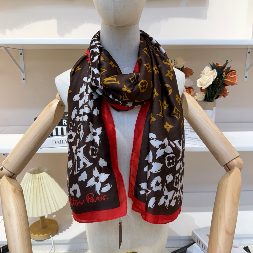 Fashionable Four-Leaf Clover Pattern Silk Scarf
