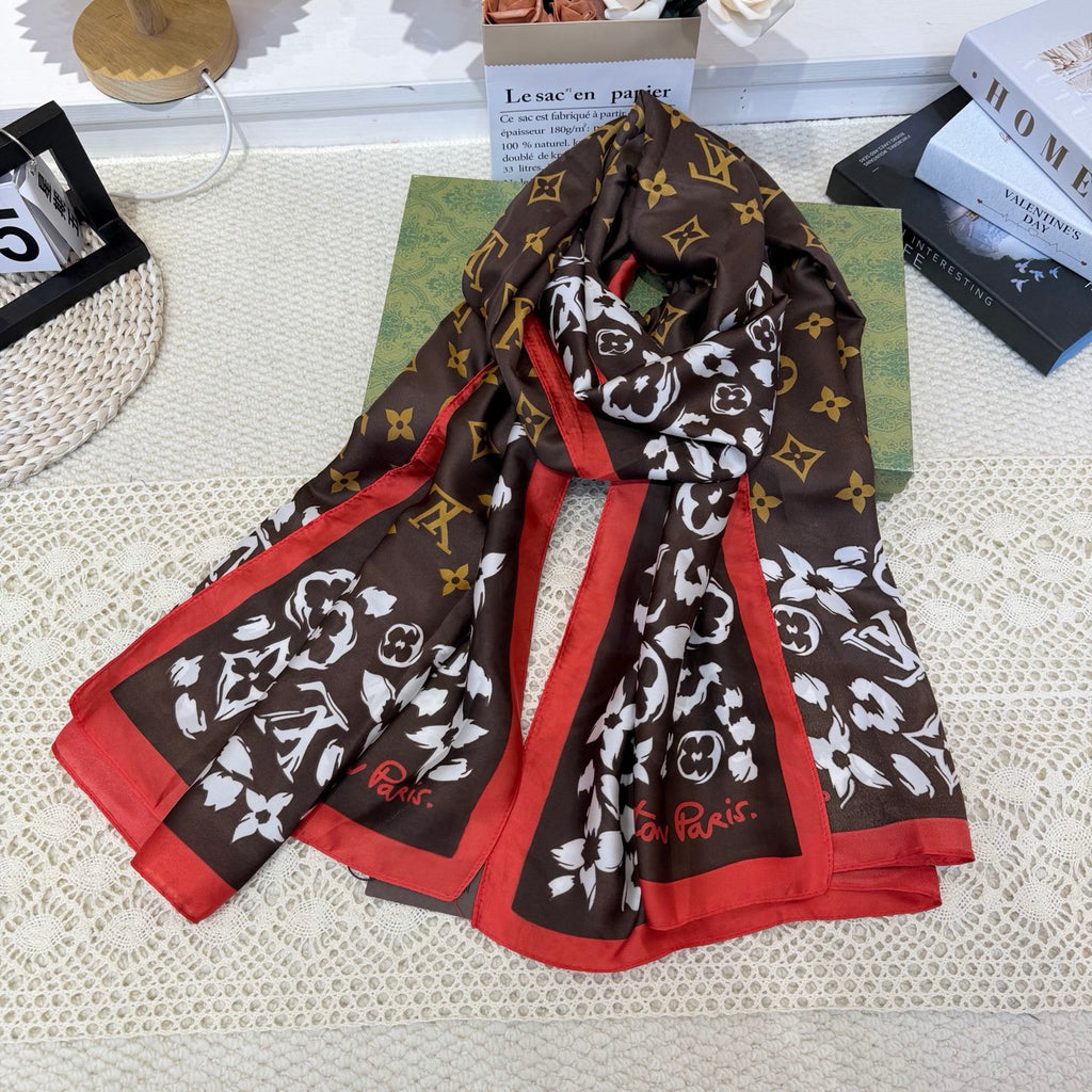 Fashionable Four-Leaf Clover Pattern Silk Scarf
