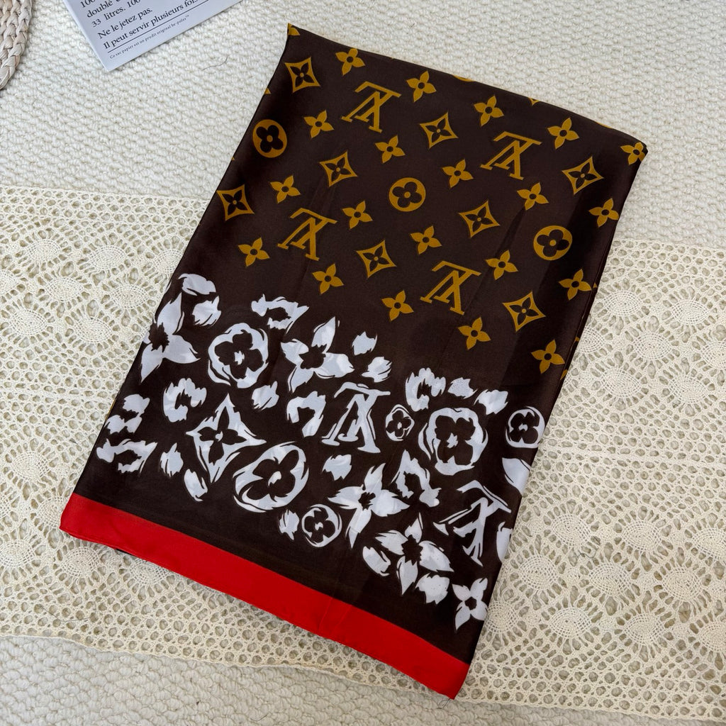 Fashionable Four-Leaf Clover Pattern Silk Scarf