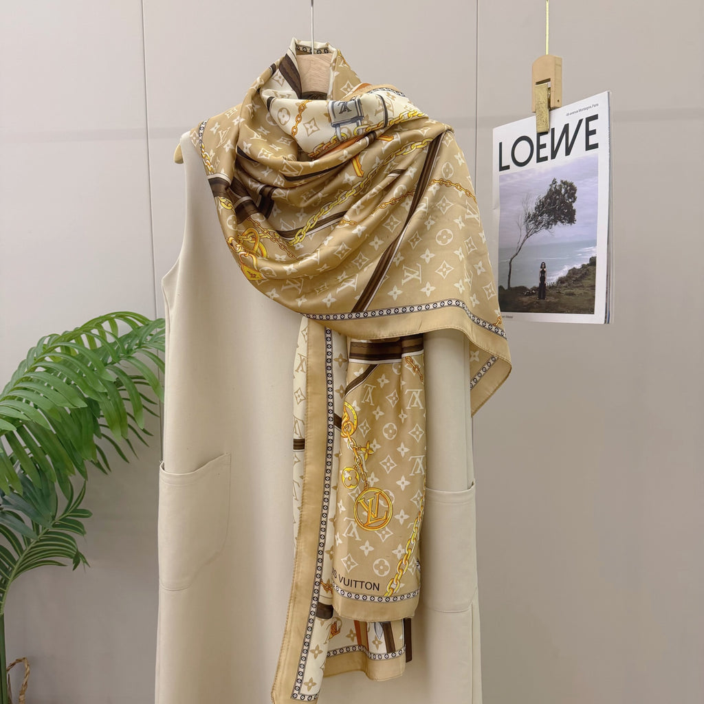 Fashionable Four-Leaf Clover Pattern Silk Scarf