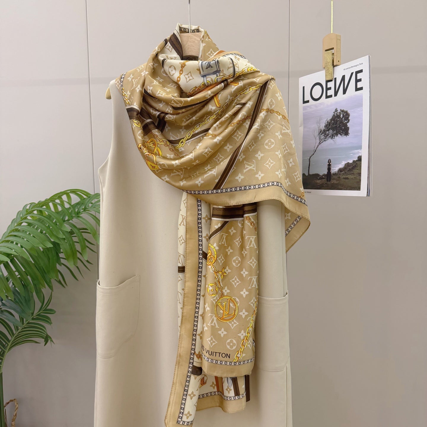 Fashionable Four-Leaf Clover Pattern Silk Scarf