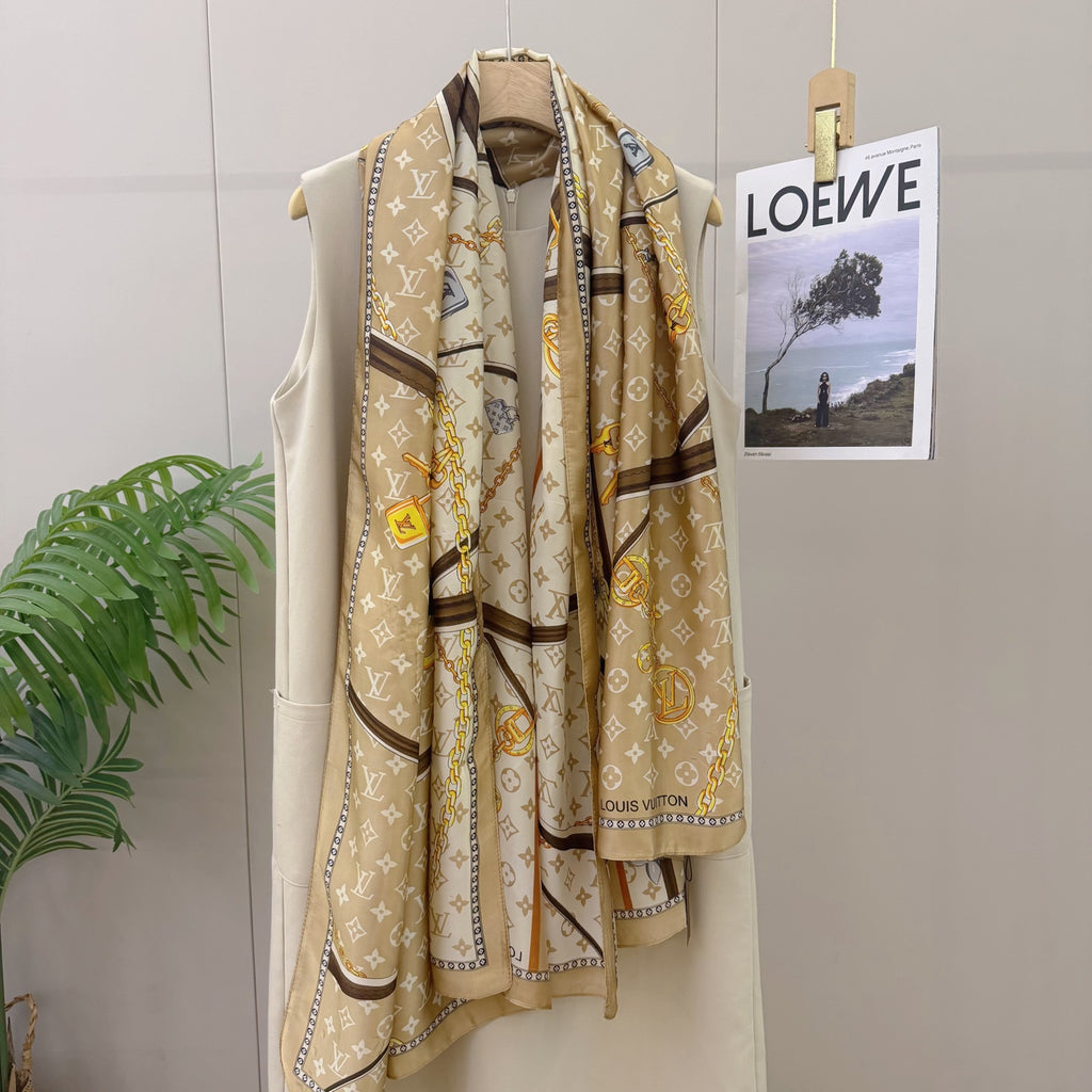 Fashionable Four-Leaf Clover Pattern Silk Scarf