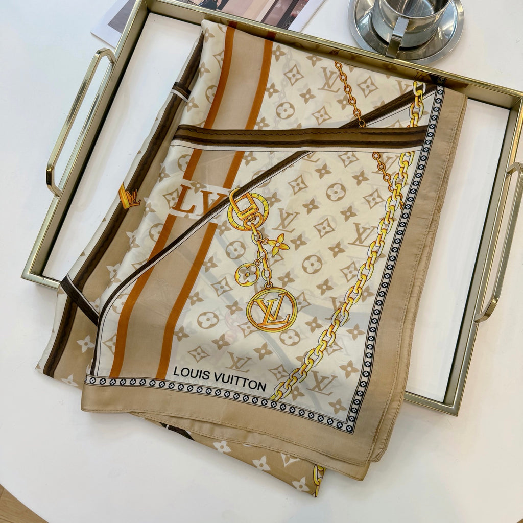 Fashionable Four-Leaf Clover Pattern Silk Scarf