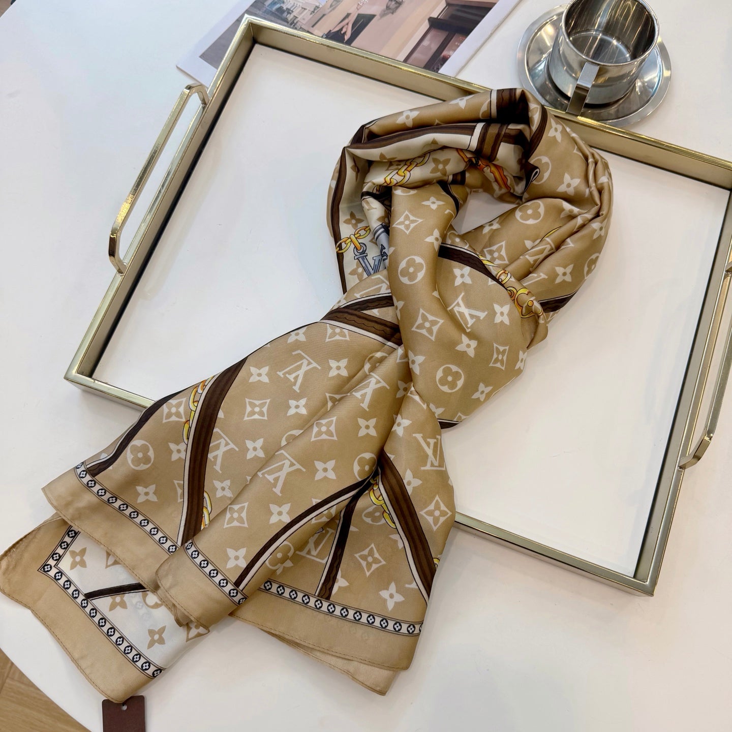 Fashionable Four-Leaf Clover Pattern Silk Scarf