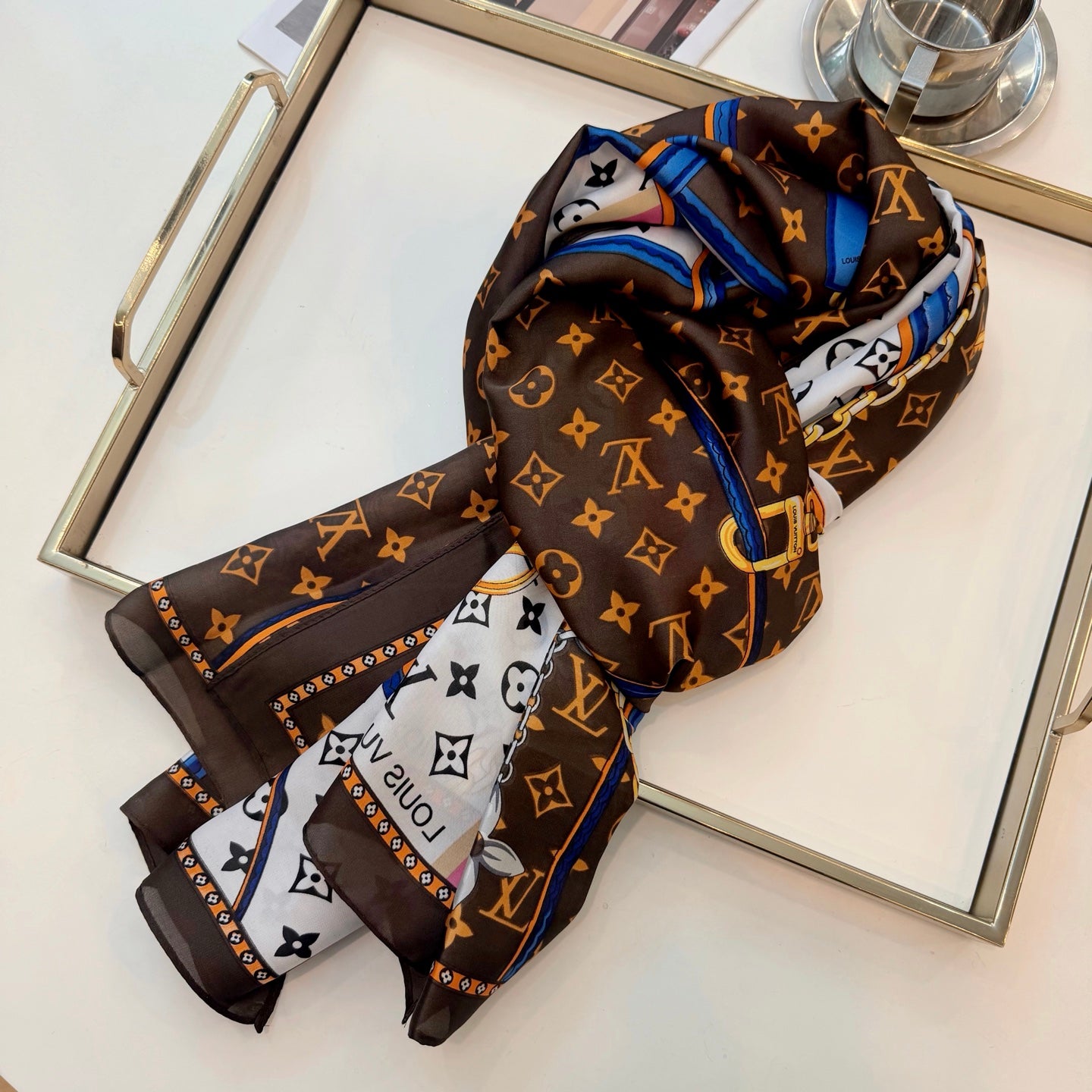 Fashionable Four-Leaf Clover Pattern Silk Scarf