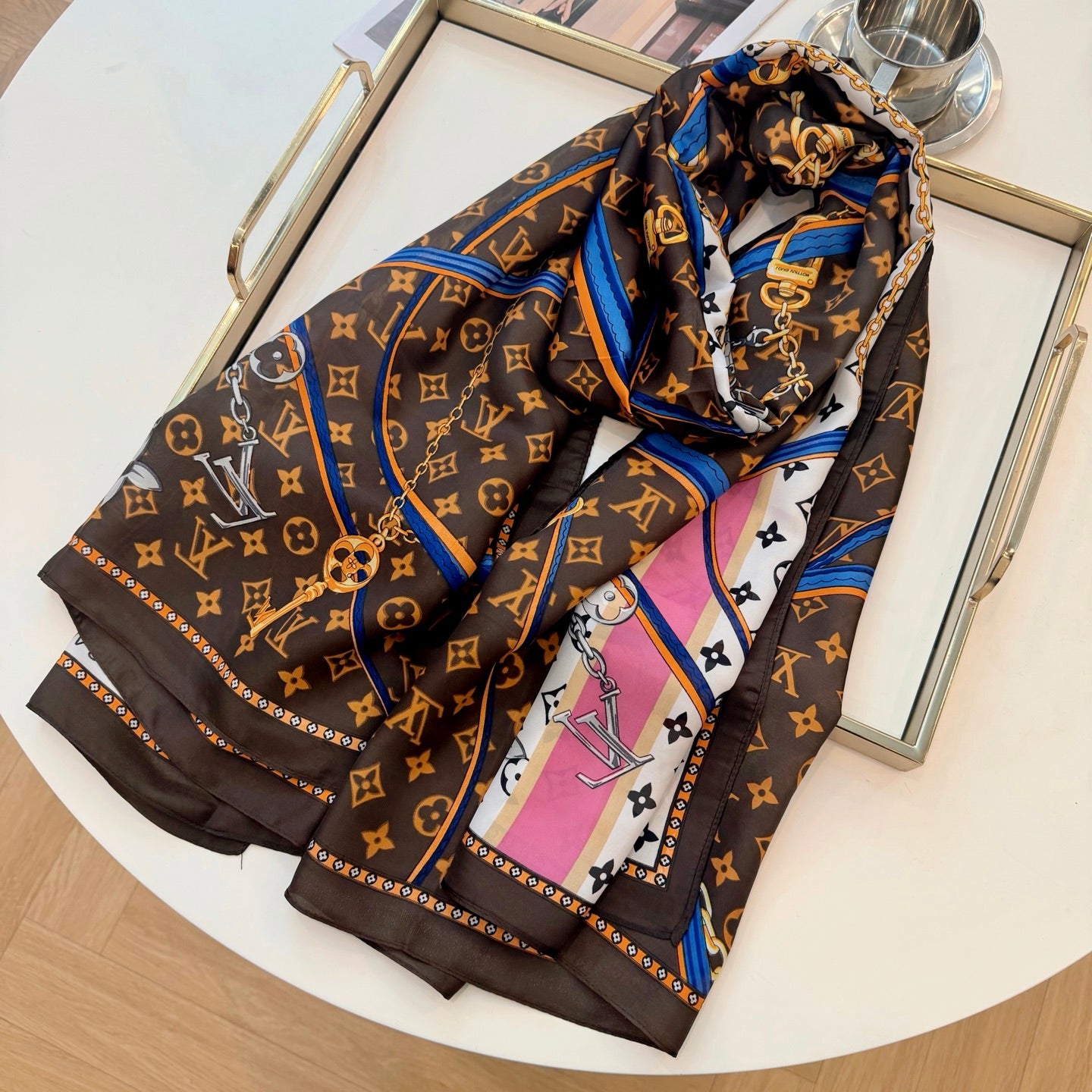 Fashionable Four-Leaf Clover Pattern Silk Scarf