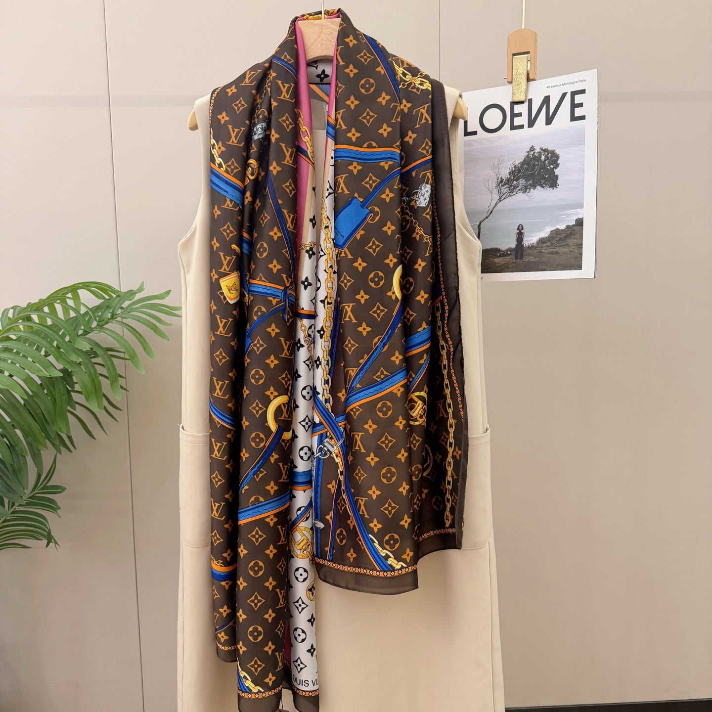 Fashionable Four-Leaf Clover Pattern Silk Scarf