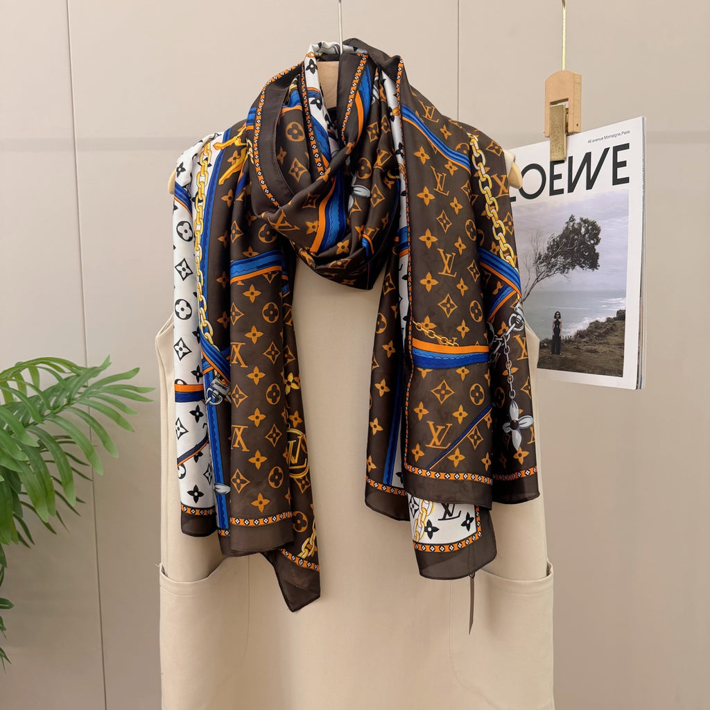 Fashionable Four-Leaf Clover Pattern Silk Scarf