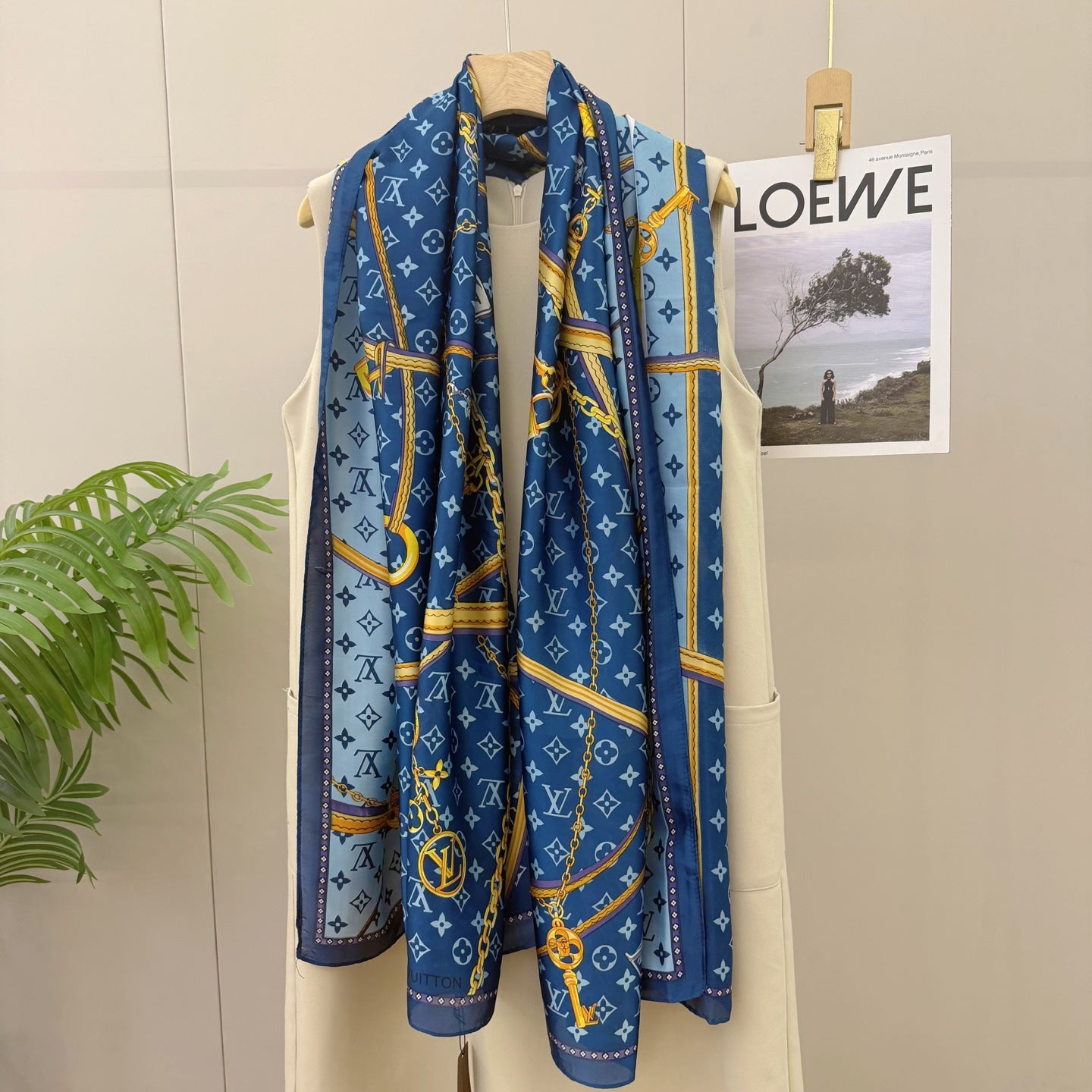 Fashionable Four-Leaf Clover Pattern Silk Scarf