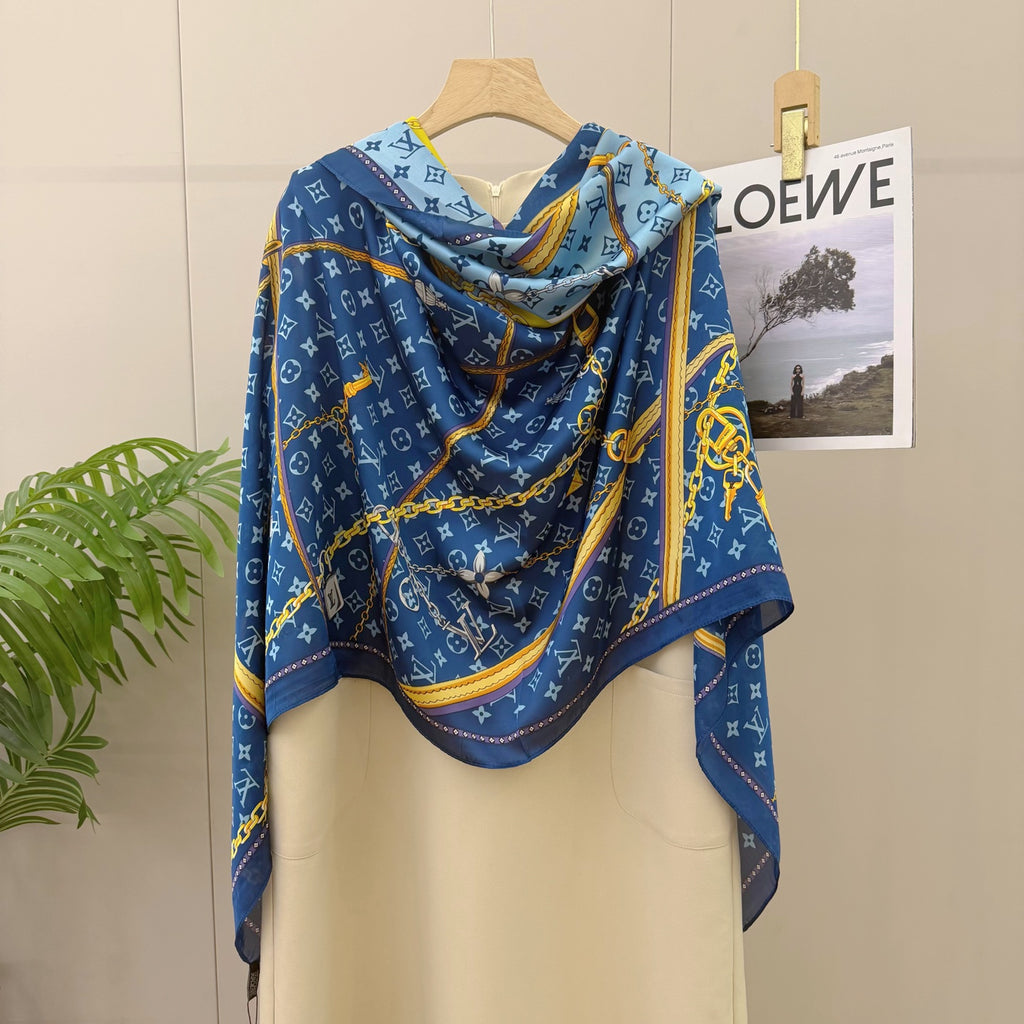 Fashionable Four-Leaf Clover Pattern Silk Scarf