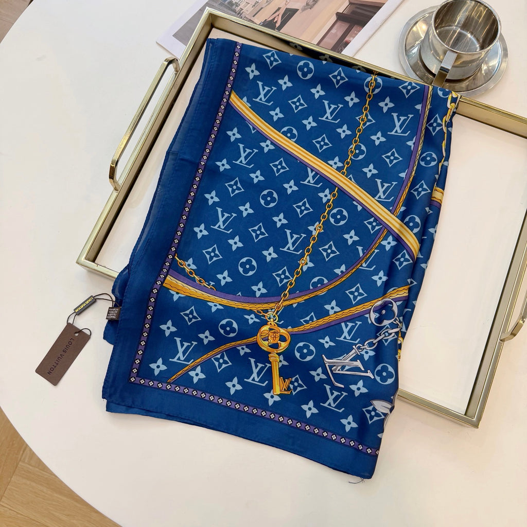 Fashionable Four-Leaf Clover Pattern Silk Scarf