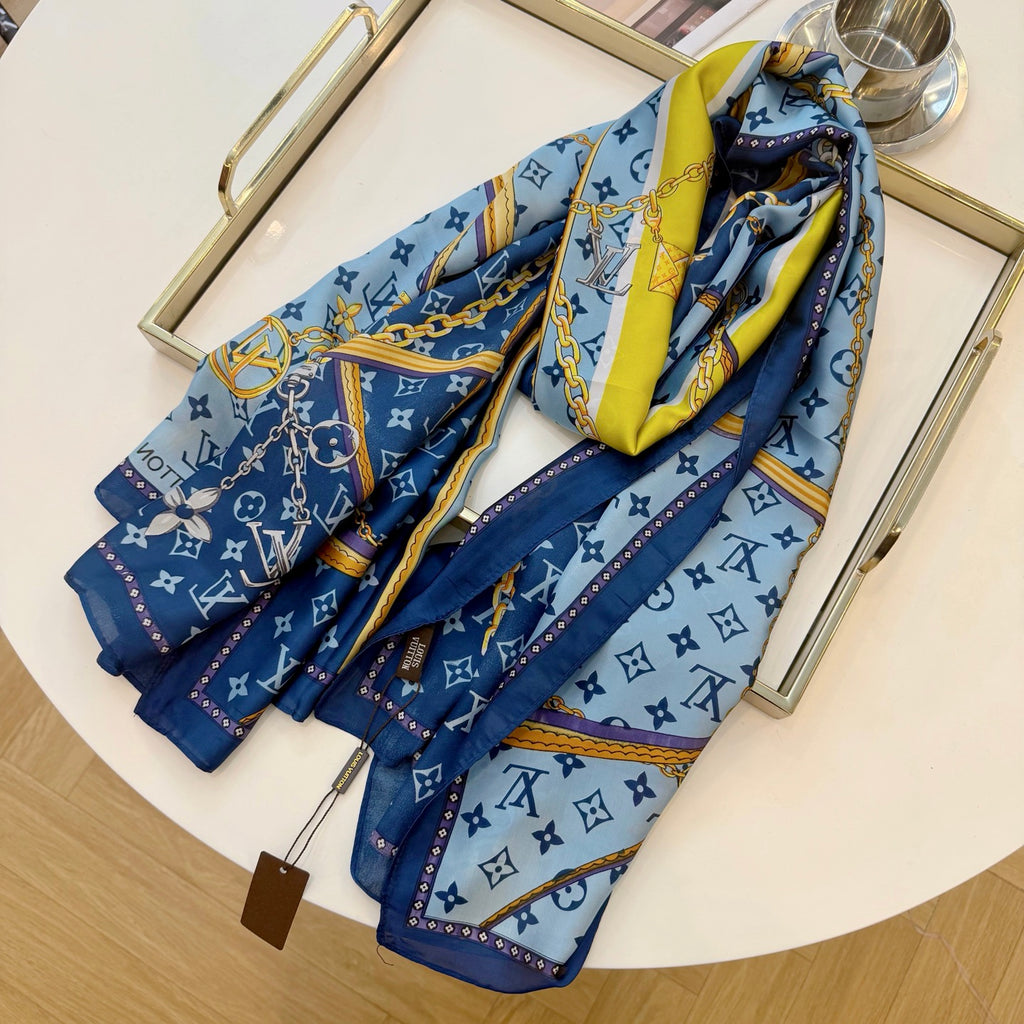 Fashionable Four-Leaf Clover Pattern Silk Scarf