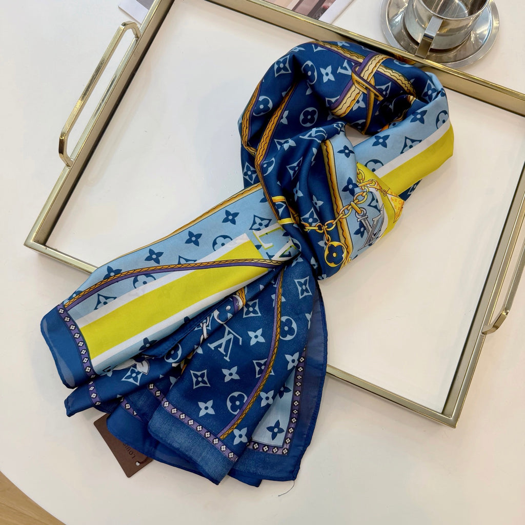 Fashionable Four-Leaf Clover Pattern Silk Scarf