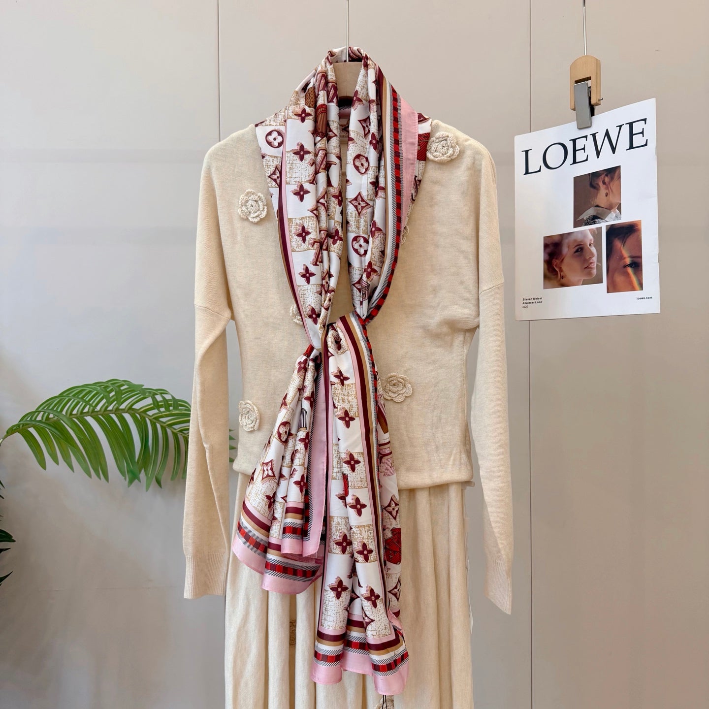 Stylish Four-Leaf Clover Print Silk Square Scarf