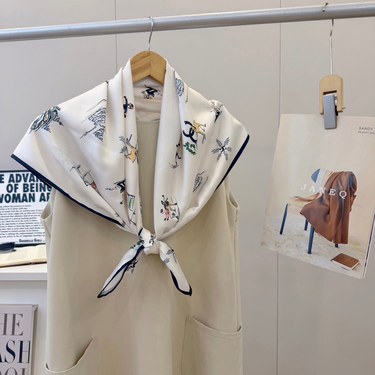 Stylish CC-Pattern Silk Square Scarf