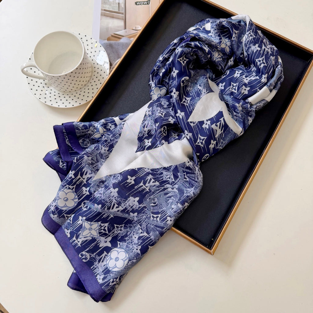 Stylish Four-Leaf Clover Print Silk Square Scarf