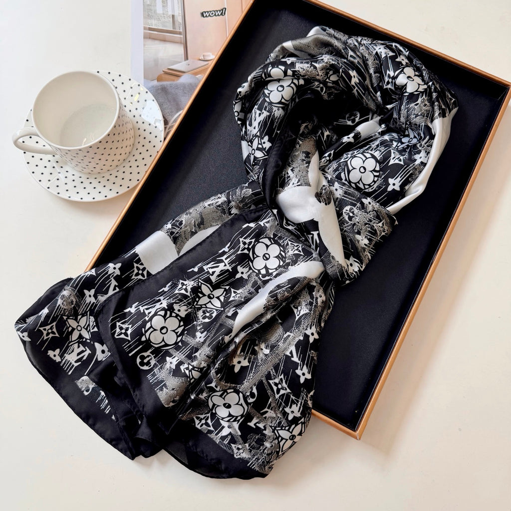 Stylish Four-Leaf Clover Print Silk Square Scarf