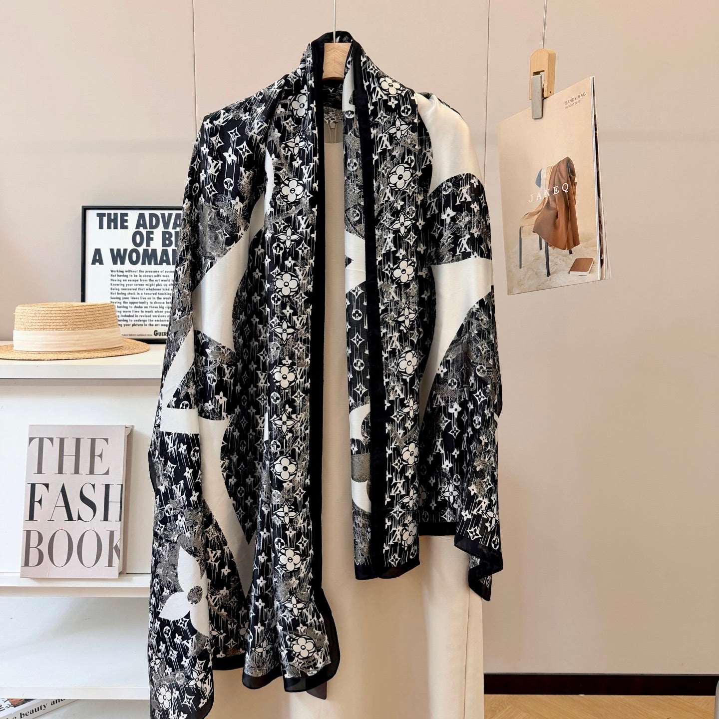 Stylish Four-Leaf Clover Print Silk Square Scarf