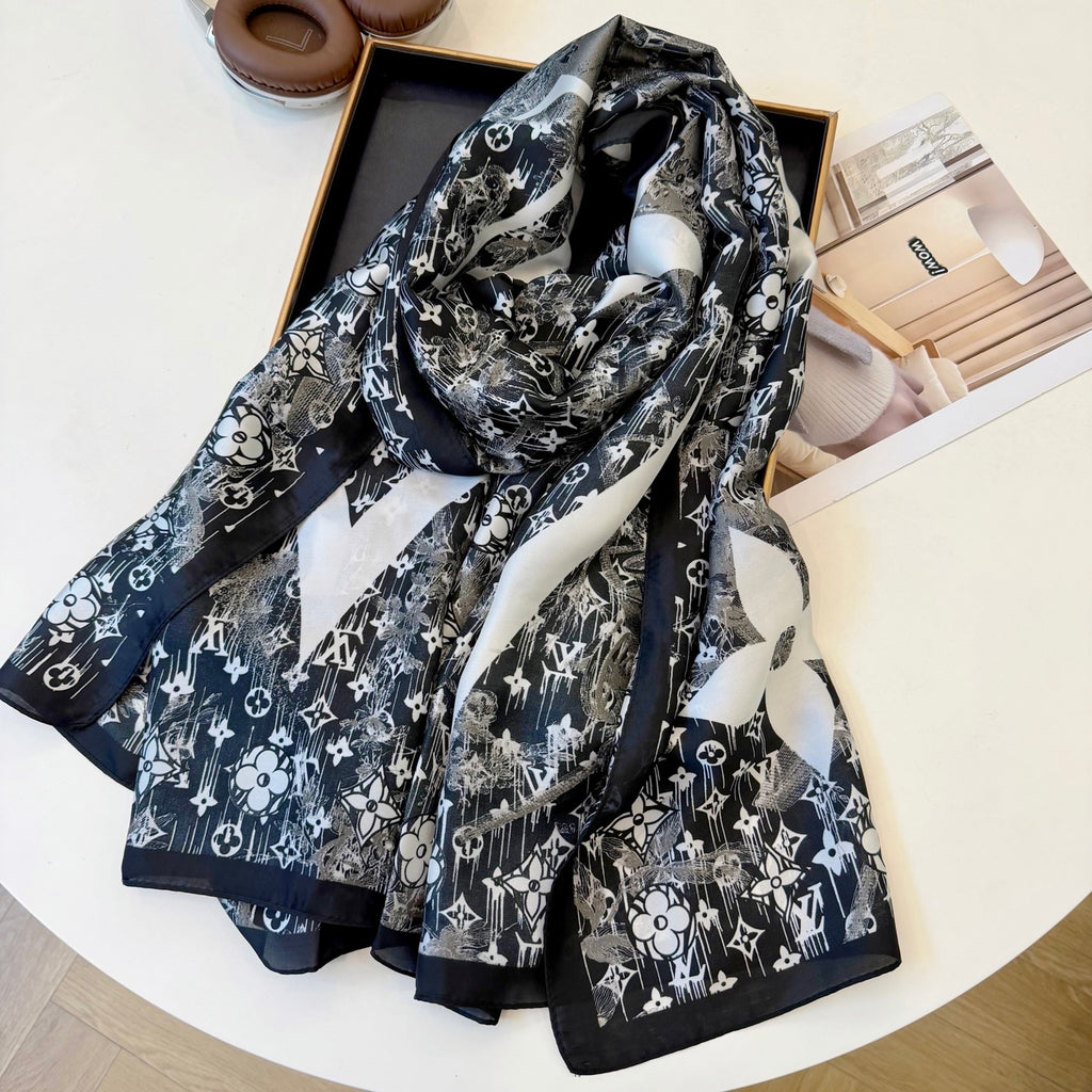Stylish Four-Leaf Clover Print Silk Square Scarf
