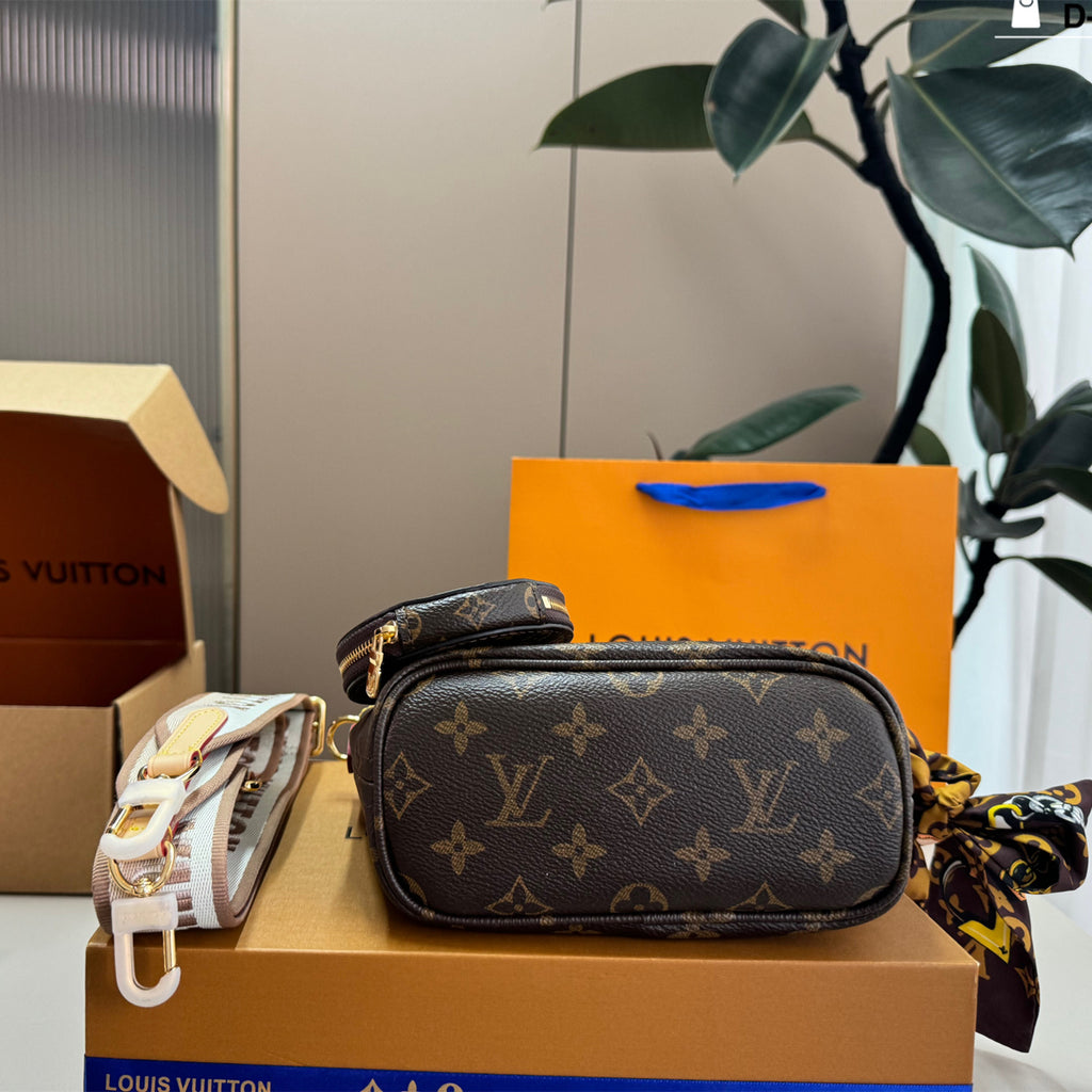 Fashionable Four-Leaf Clover Print Leather Handbag