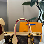 Fashionable Four-Leaf Clover Print Leather Handbag