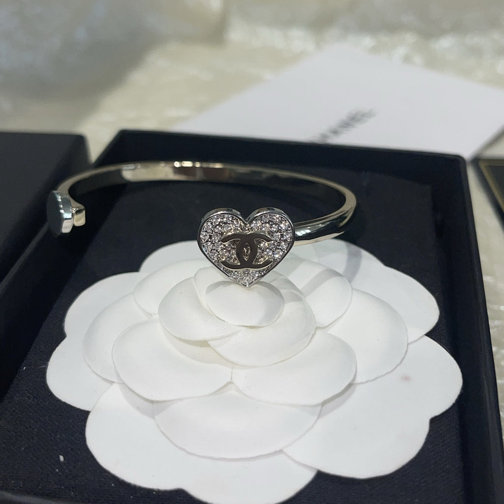 Stylish Rhinestone Heart CC Bracelet