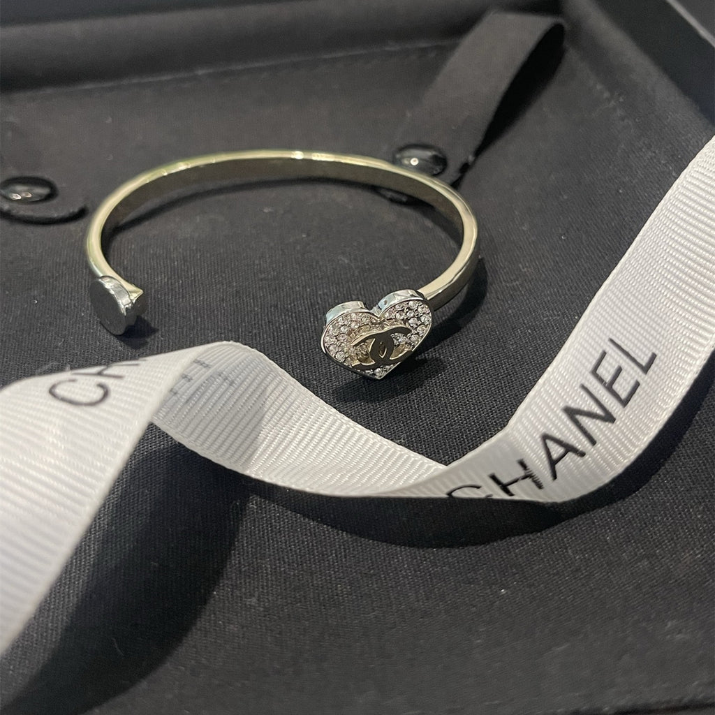 Stylish Rhinestone Heart CC Bracelet
