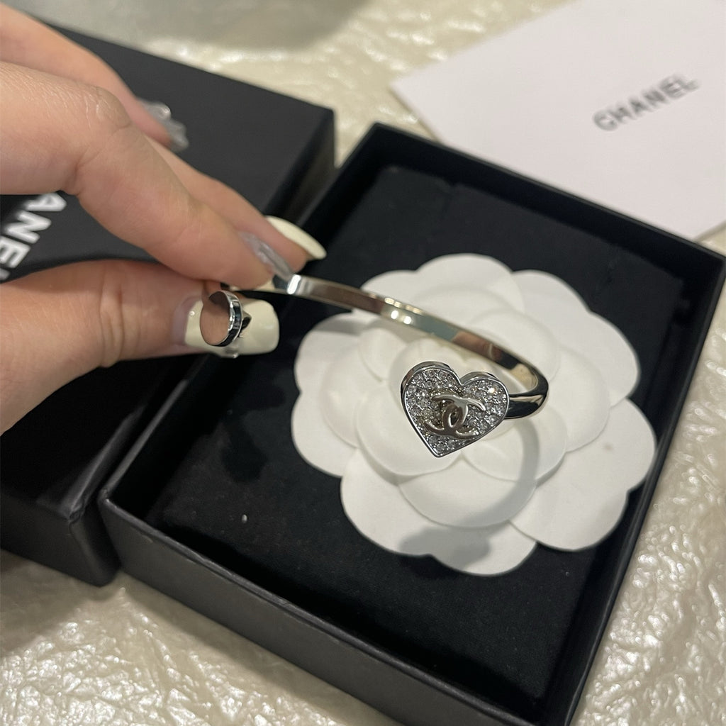 Stylish Rhinestone Heart CC Bracelet