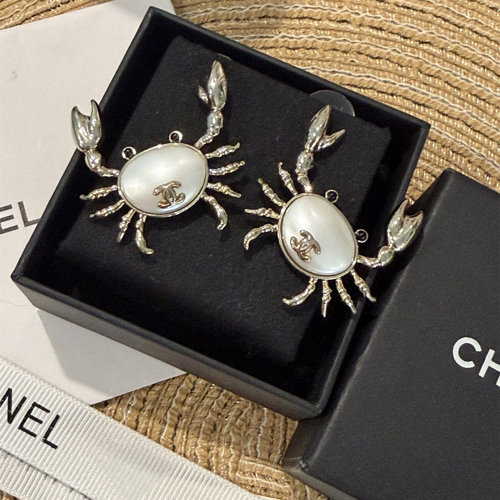 Stylish CC Crab Earrings