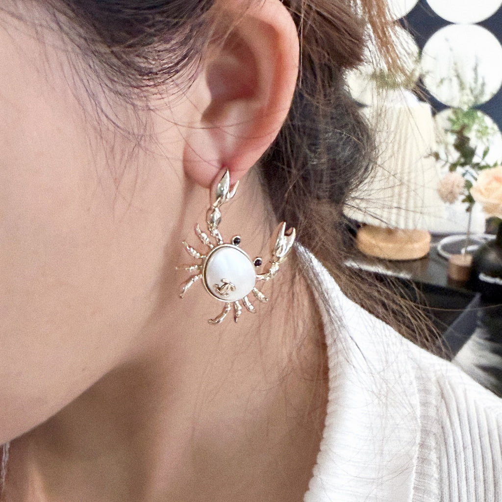 Stylish CC Crab Earrings