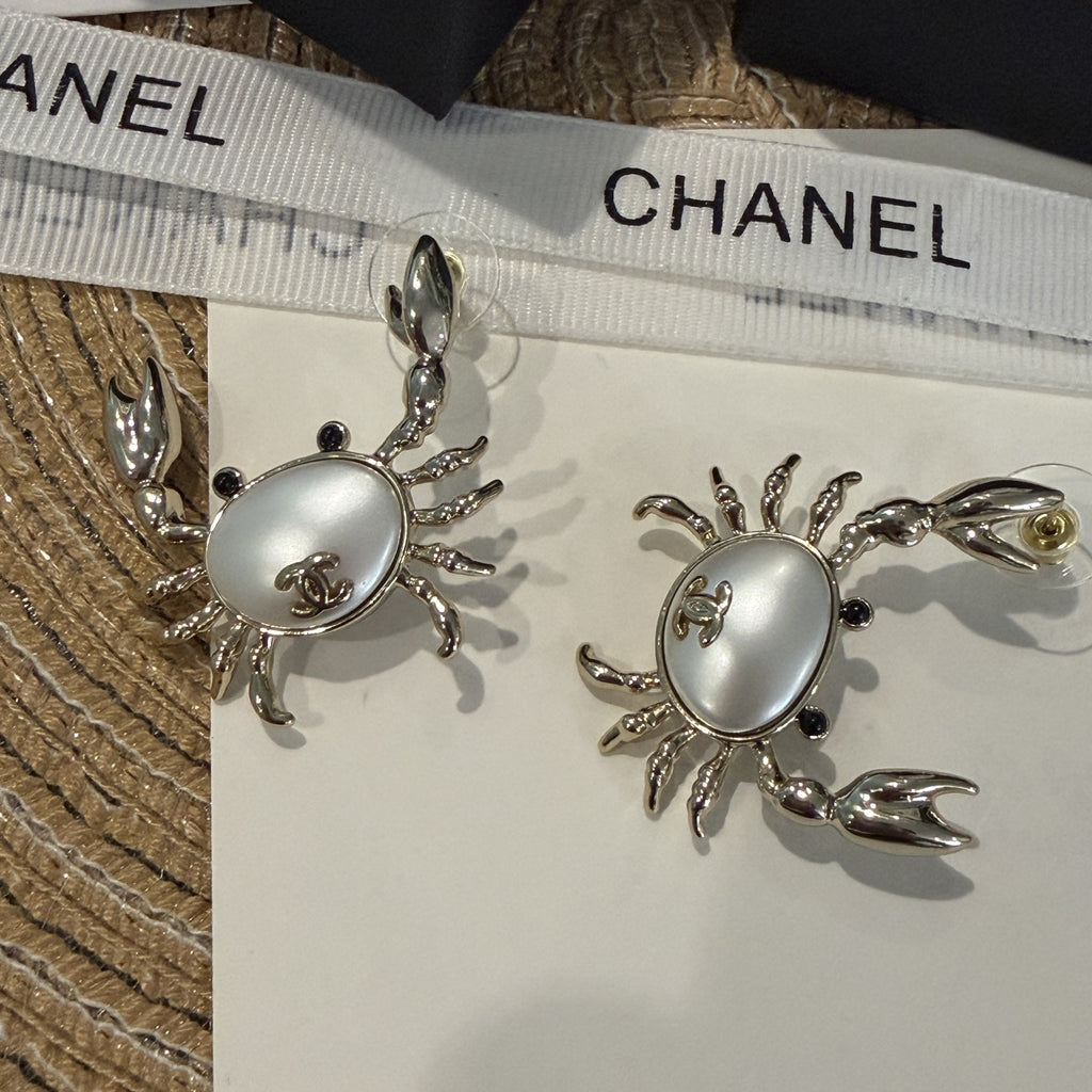 Stylish CC Crab Earrings