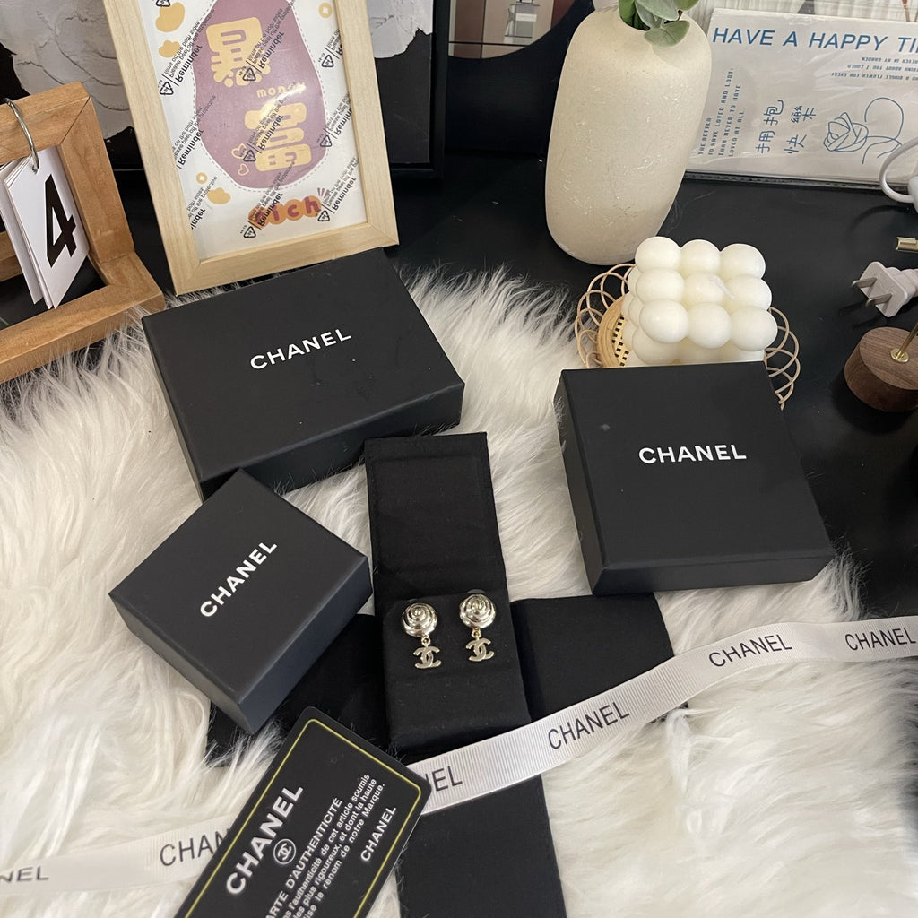 Stylish CC Floral Earrings