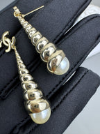 Stylish CC Conch-Shaped Earrings