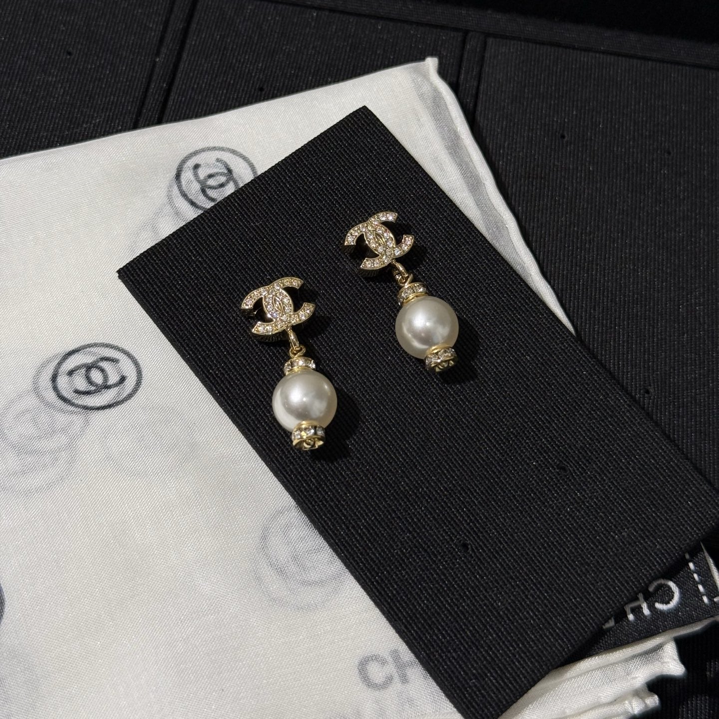Stylish CC Pendant Pearl Earrings
