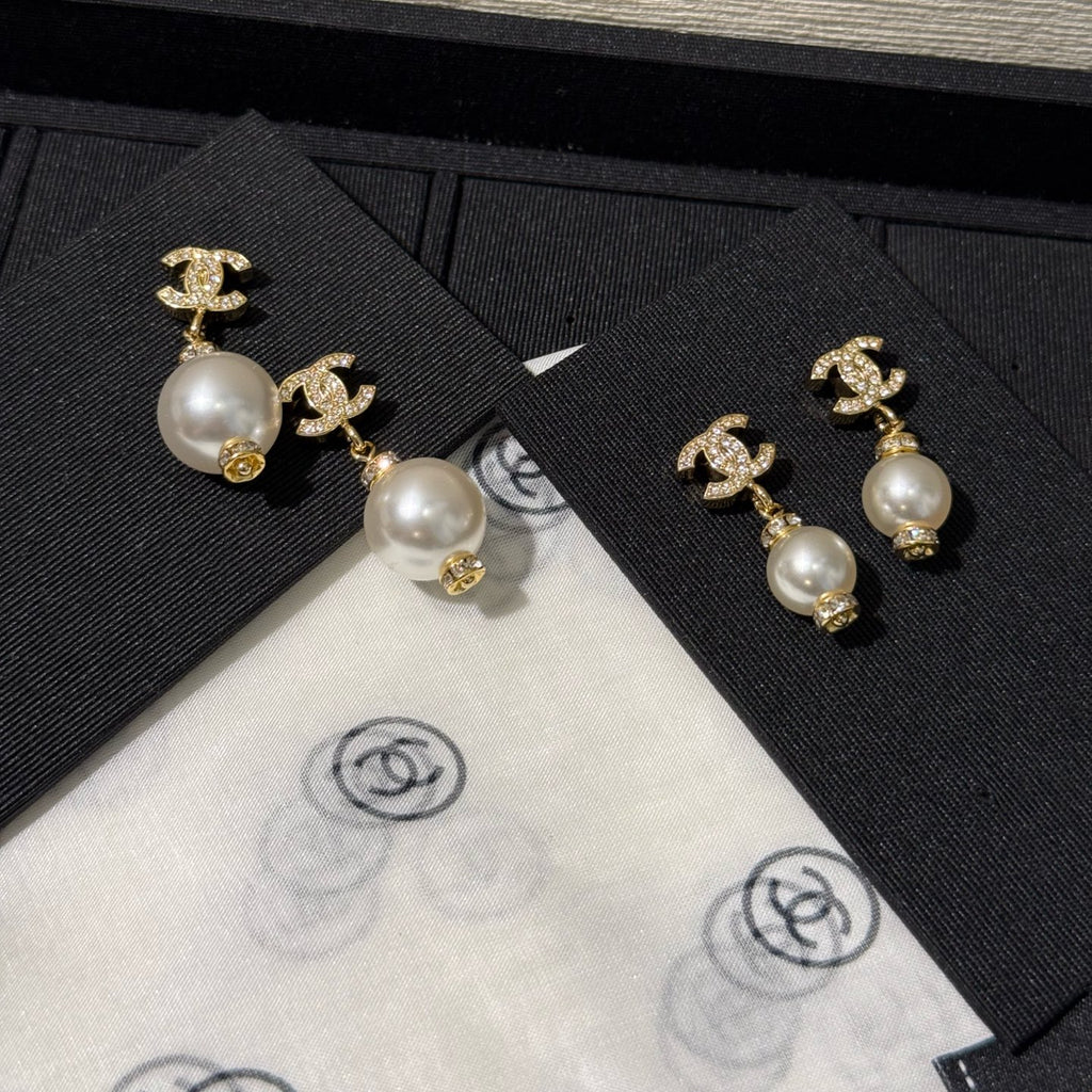 Stylish CC Pendant Pearl Earrings